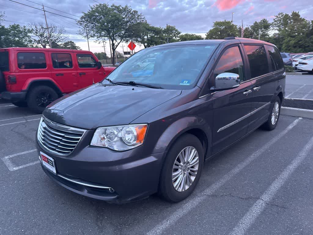 2016 Chrysler Town & Country  -
                  Paramus, NJ