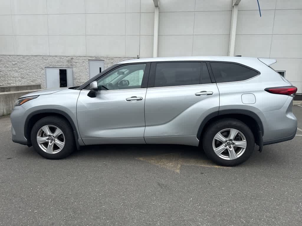 Thumbnail: 2022 Toyota Highlander - 8