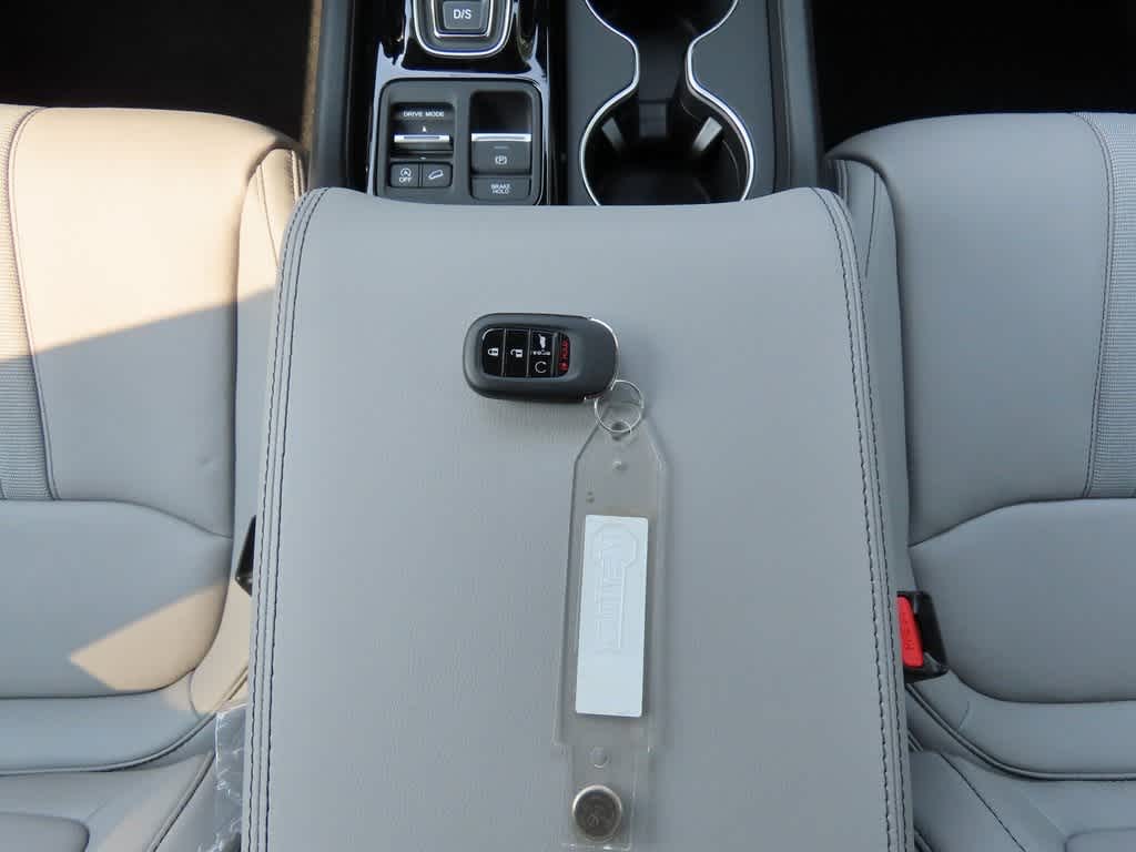 2025 Honda Pilot Touring 26