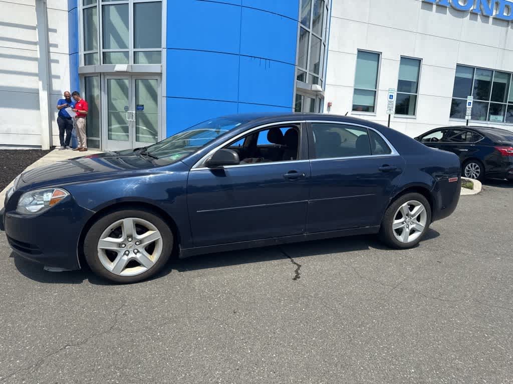 Thumbnail: 2011 Chevrolet Malibu - 4