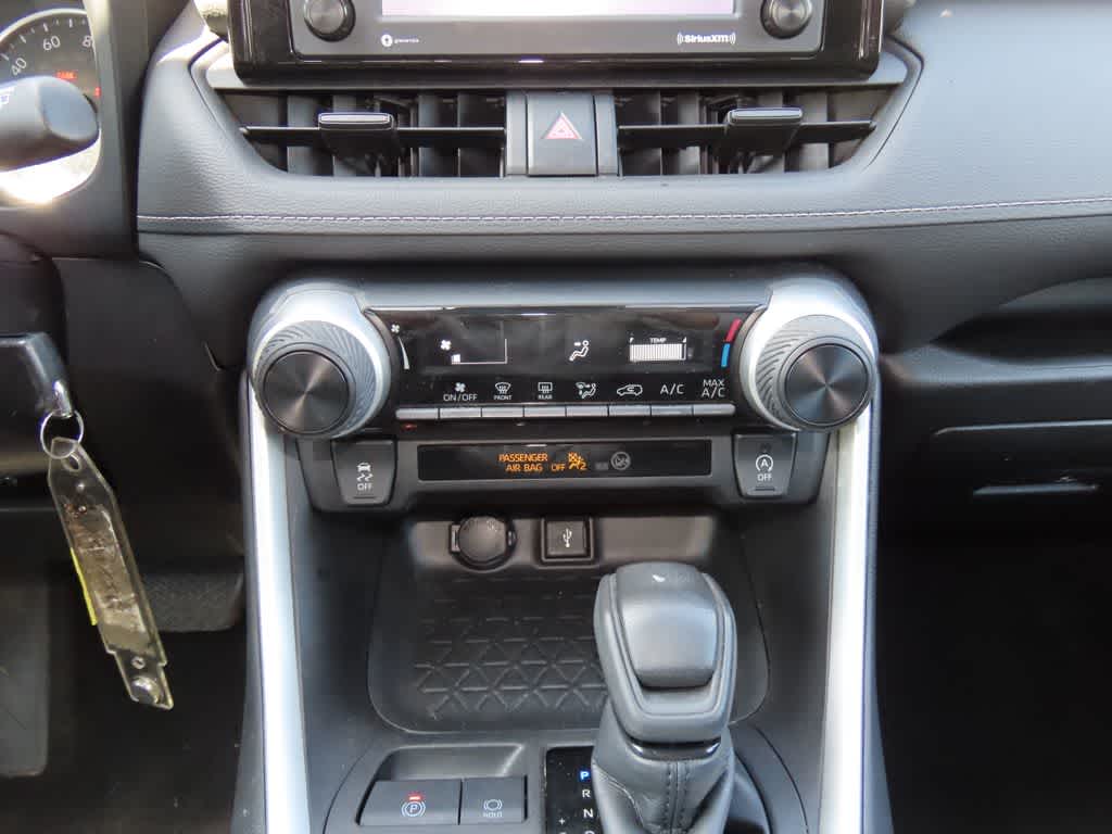 Thumbnail: 2022 Toyota RAV4 - 20