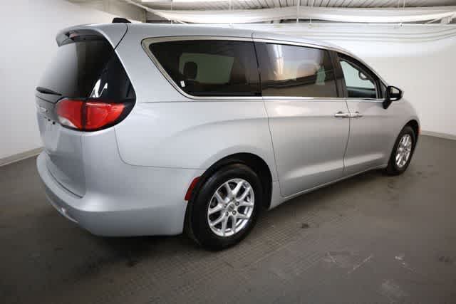 Thumbnail: 2022 Chrysler Voyager - 7