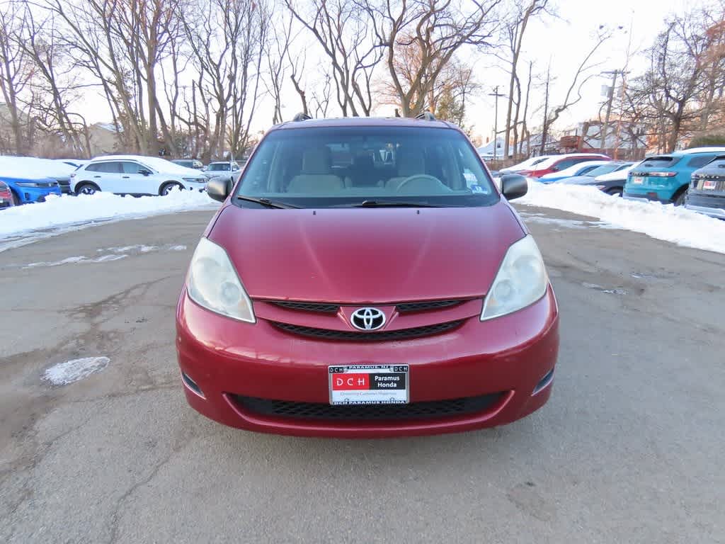 Thumbnail: 2010 Toyota Sienna - 6