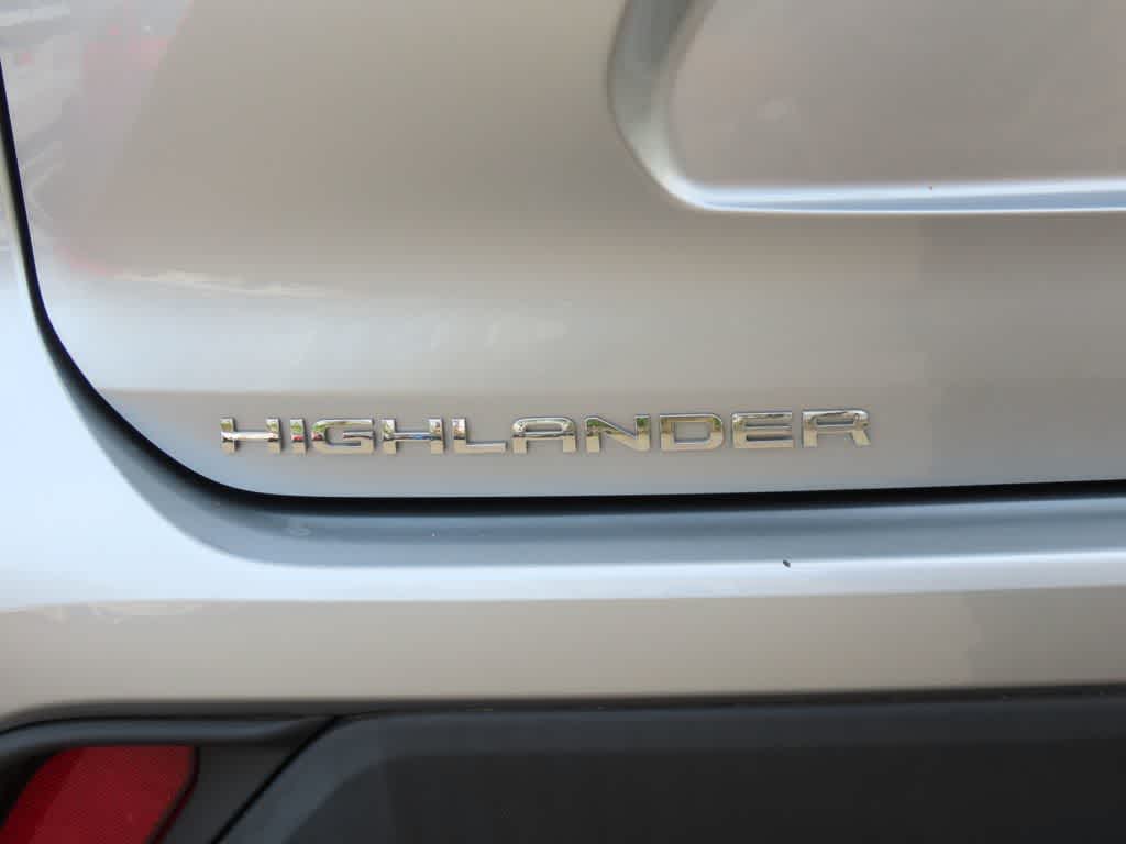 Thumbnail: 2022 Toyota Highlander - 7