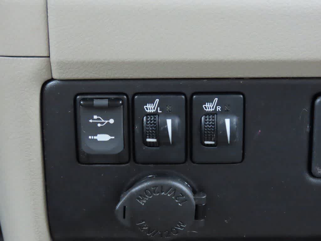 Thumbnail: 2017 Toyota Sienna - 23