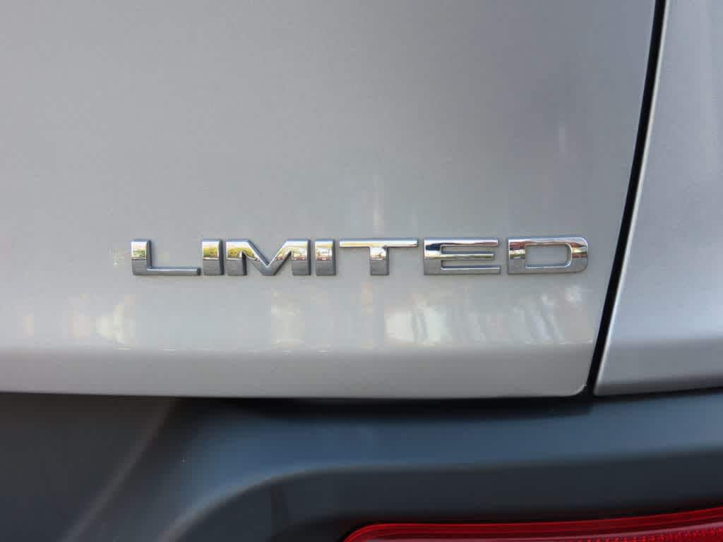 Thumbnail: 2015 Jeep Cherokee - 8