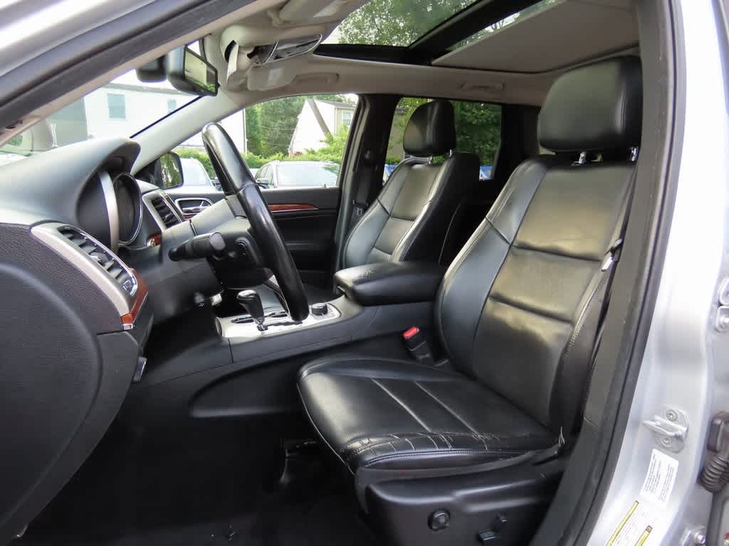Thumbnail: 2011 Jeep Grand Cherokee - 12
