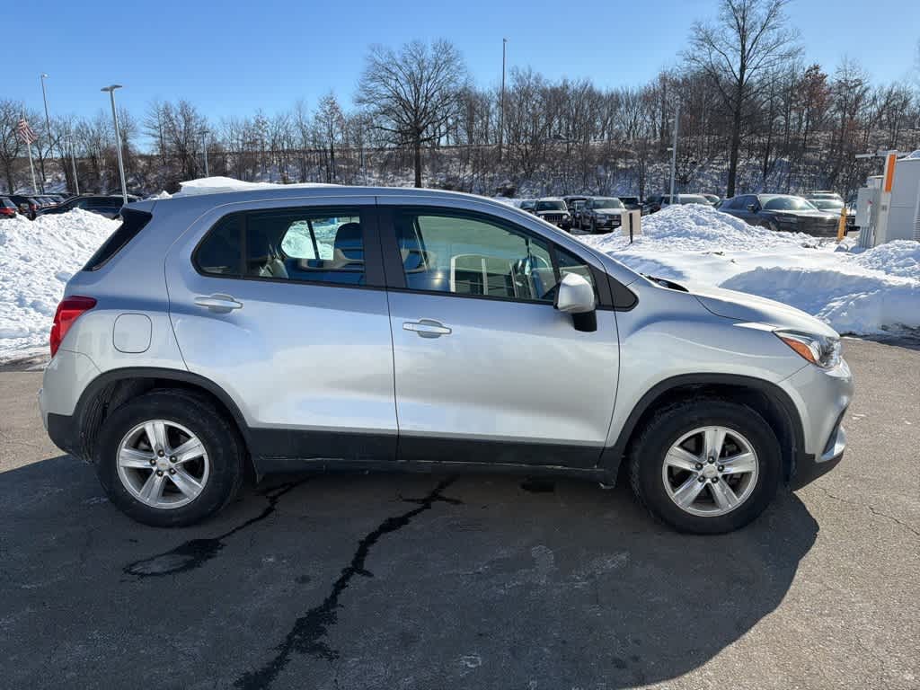 Thumbnail: 2018 Chevrolet Trax - 16