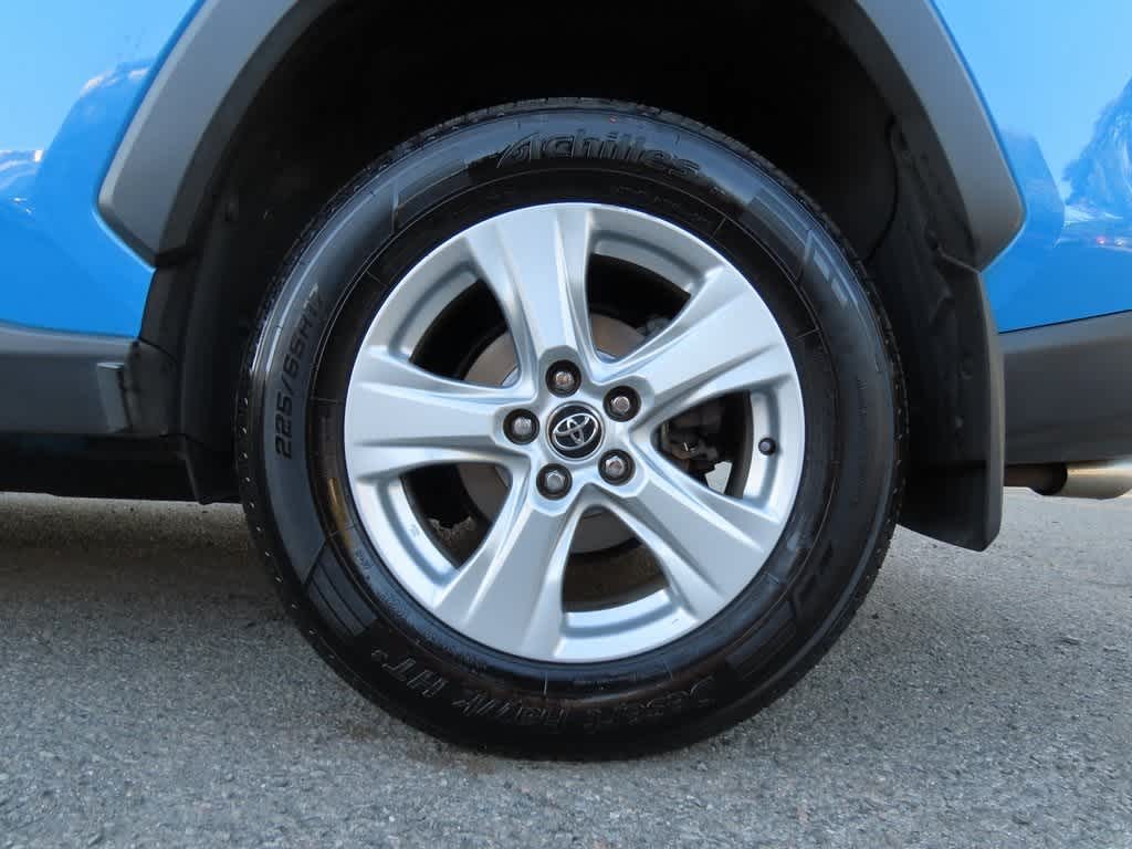 Thumbnail: 2019 Toyota RAV4 - 9