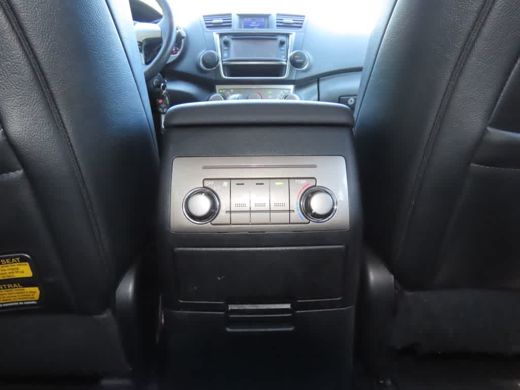 Thumbnail: 2013 Toyota Highlander - 24
