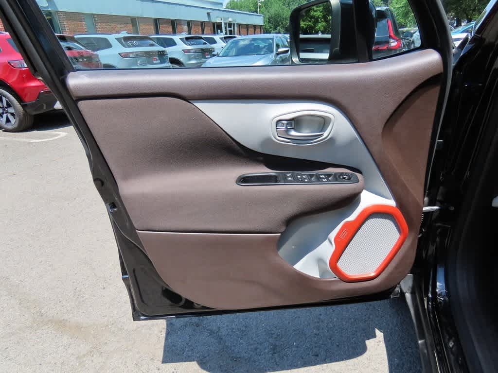 Thumbnail: 2015 Jeep Renegade - 17
