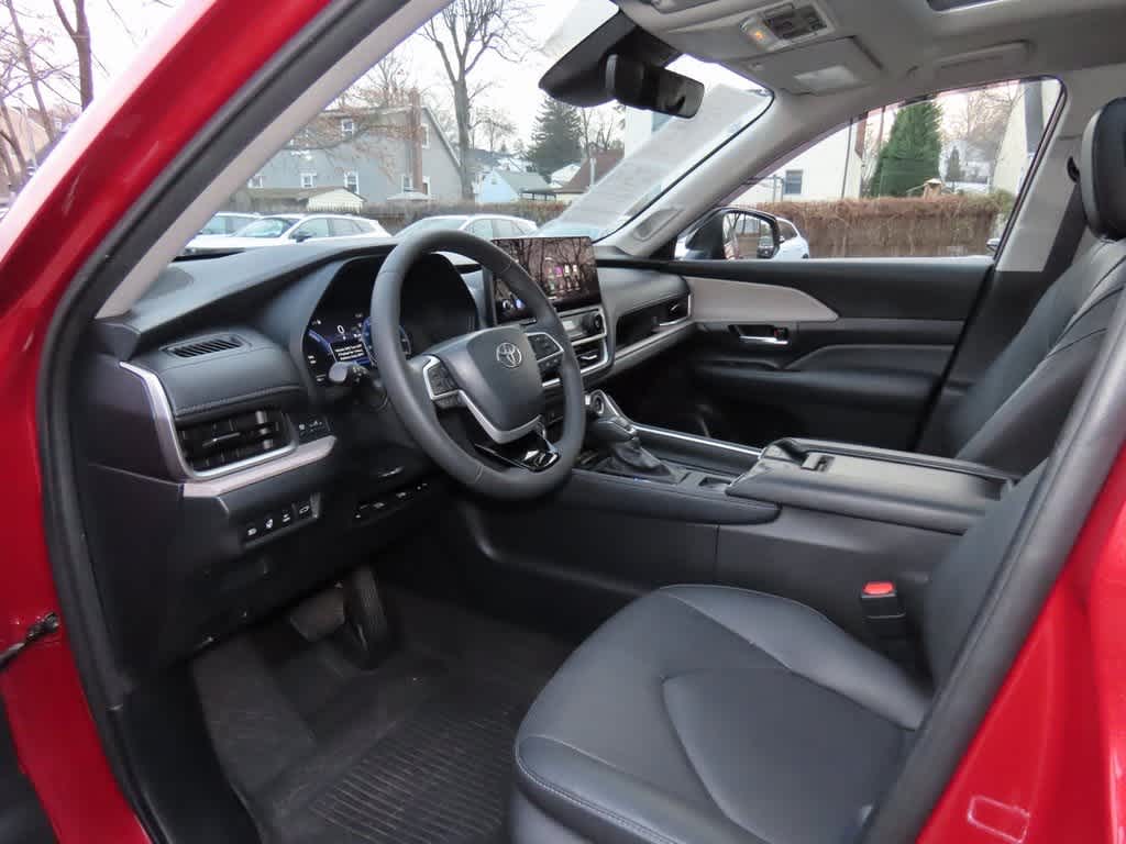 Thumbnail: 2024 Toyota Grand Highlander - 2