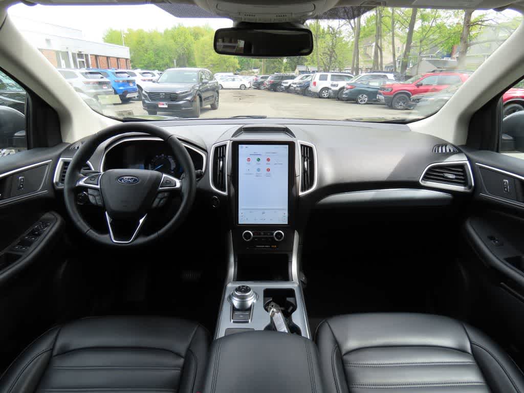 Thumbnail: 2021 Ford Edge - 16