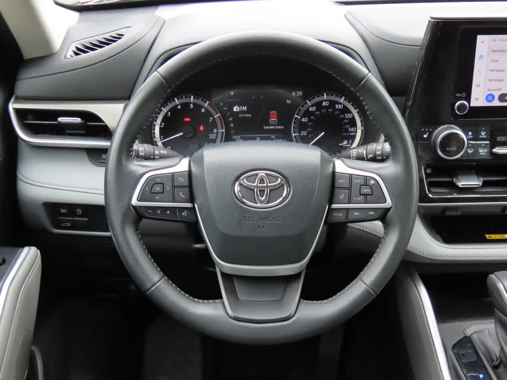 Thumbnail: 2023 Toyota Highlander - 20
