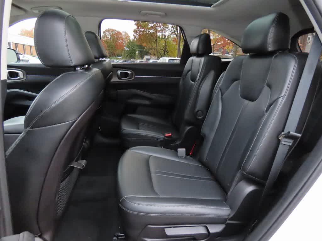 Thumbnail: 2022 Kia Sorento - 14