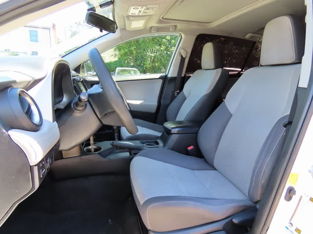 Thumbnail: 2015 Toyota RAV4 - 13