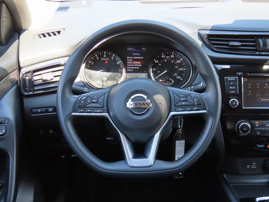 Thumbnail: 2021 Nissan Rogue Sport - 16