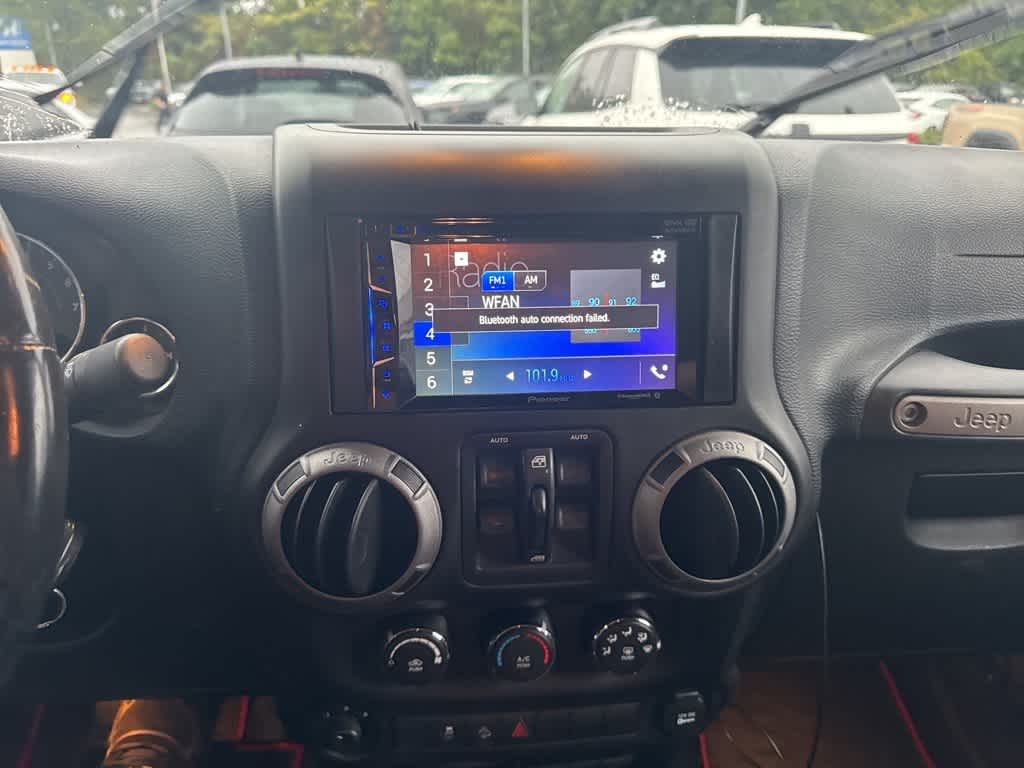 Thumbnail: 2015 Jeep Wrangler - 21