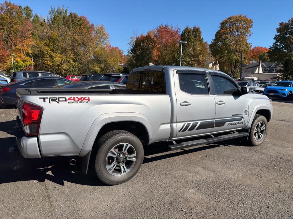 Thumbnail: 2019 Toyota Tacoma - 10