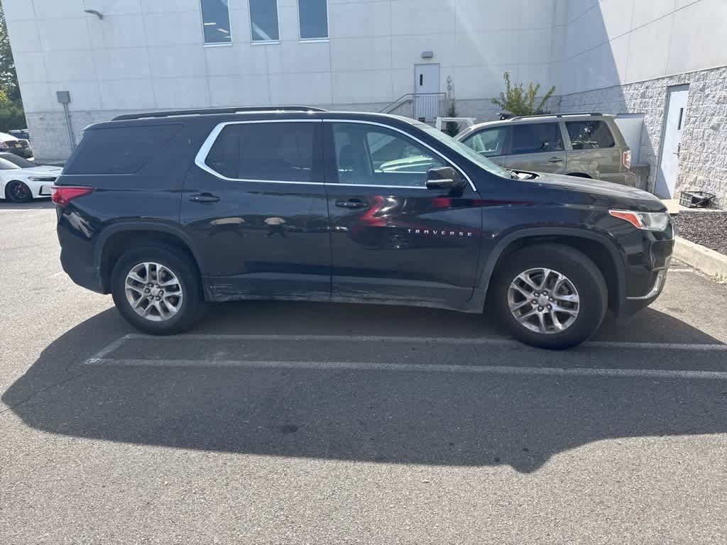 Thumbnail: 2021 Chevrolet Traverse - 11