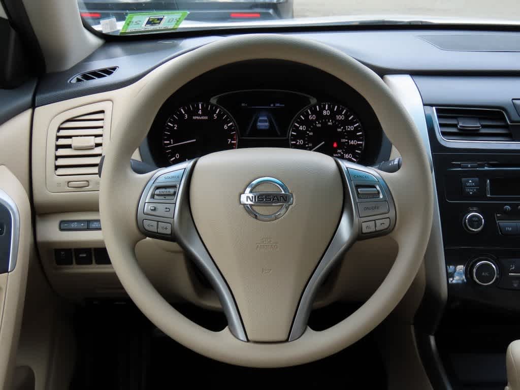 Thumbnail: 2015 Nissan Altima - 18