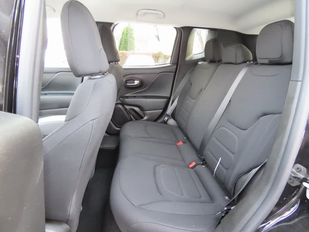 Thumbnail: 2022 Jeep Renegade - 14