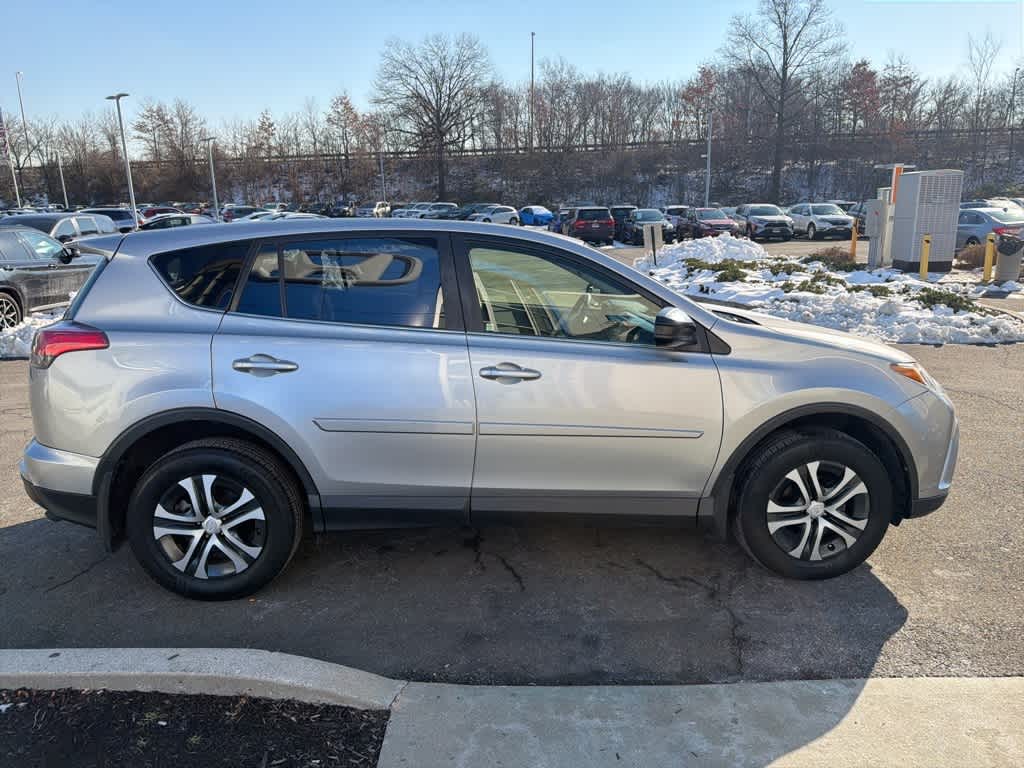 Thumbnail: 2018 Toyota RAV4 - 17