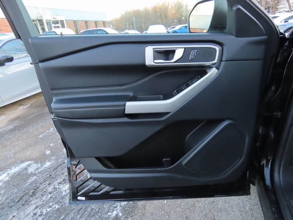 Thumbnail: 2022 Ford Explorer - 16