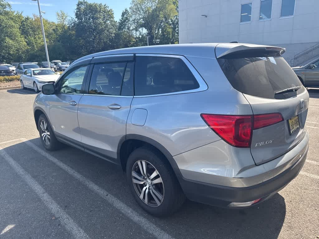 Thumbnail: 2017 Honda Pilot - 9