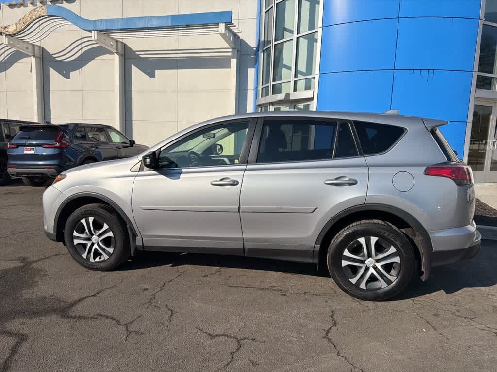 Thumbnail: 2018 Toyota RAV4 - 8