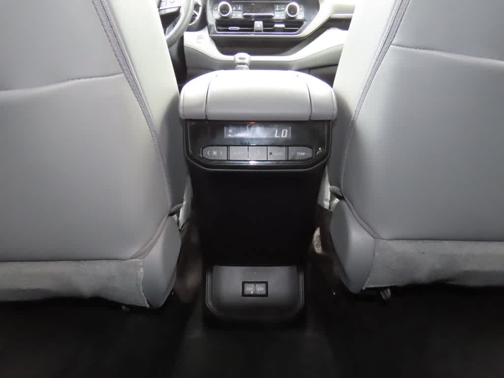 Thumbnail: 2023 Toyota Highlander - 24