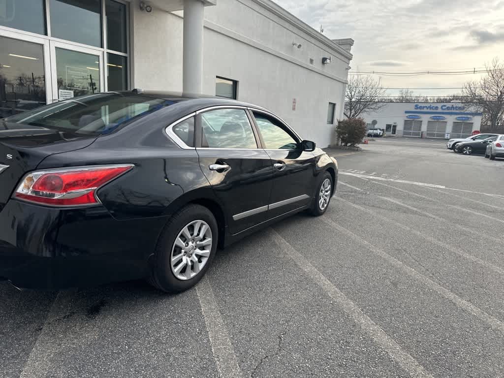 Thumbnail: 2015 Nissan Altima - 10
