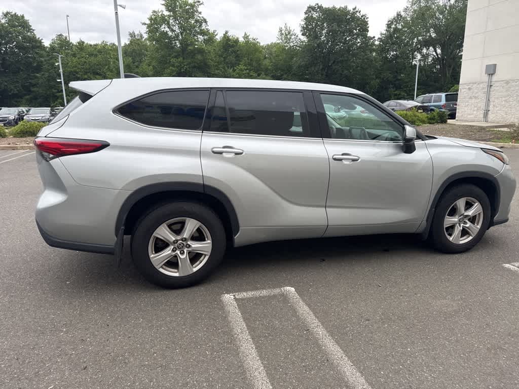Thumbnail: 2022 Toyota Highlander - 18