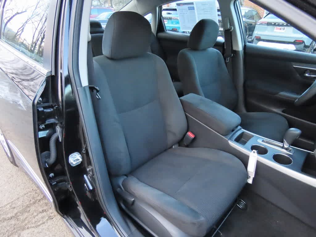 Thumbnail: 2015 Nissan Altima - 16