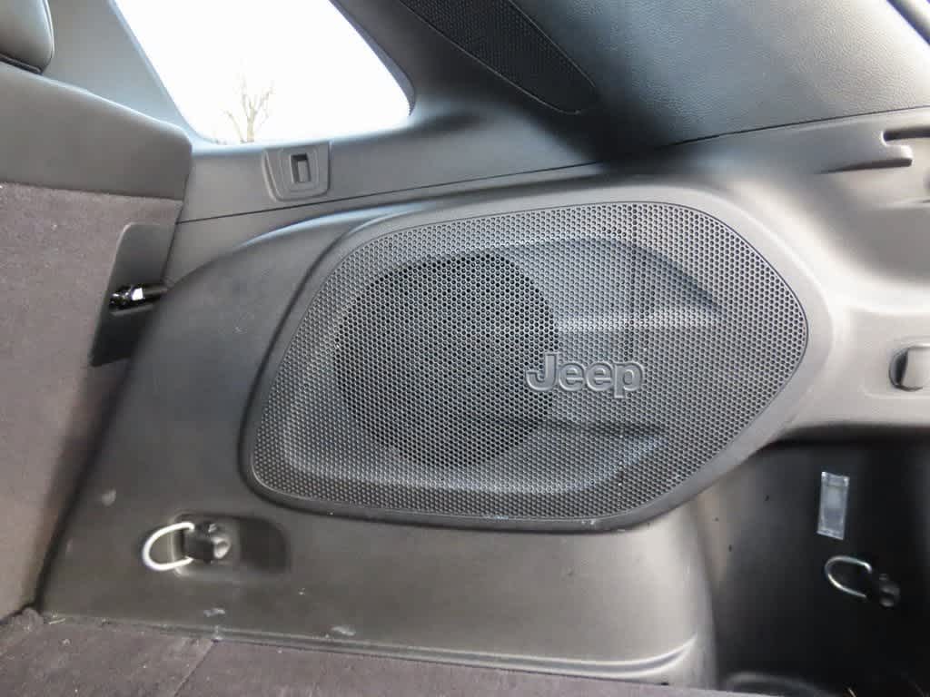 Thumbnail: 2021 Jeep Cherokee - 14