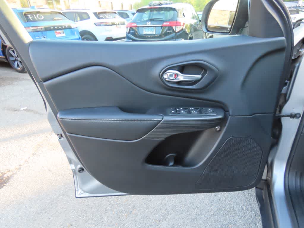 Thumbnail: 2015 Jeep Cherokee - 17