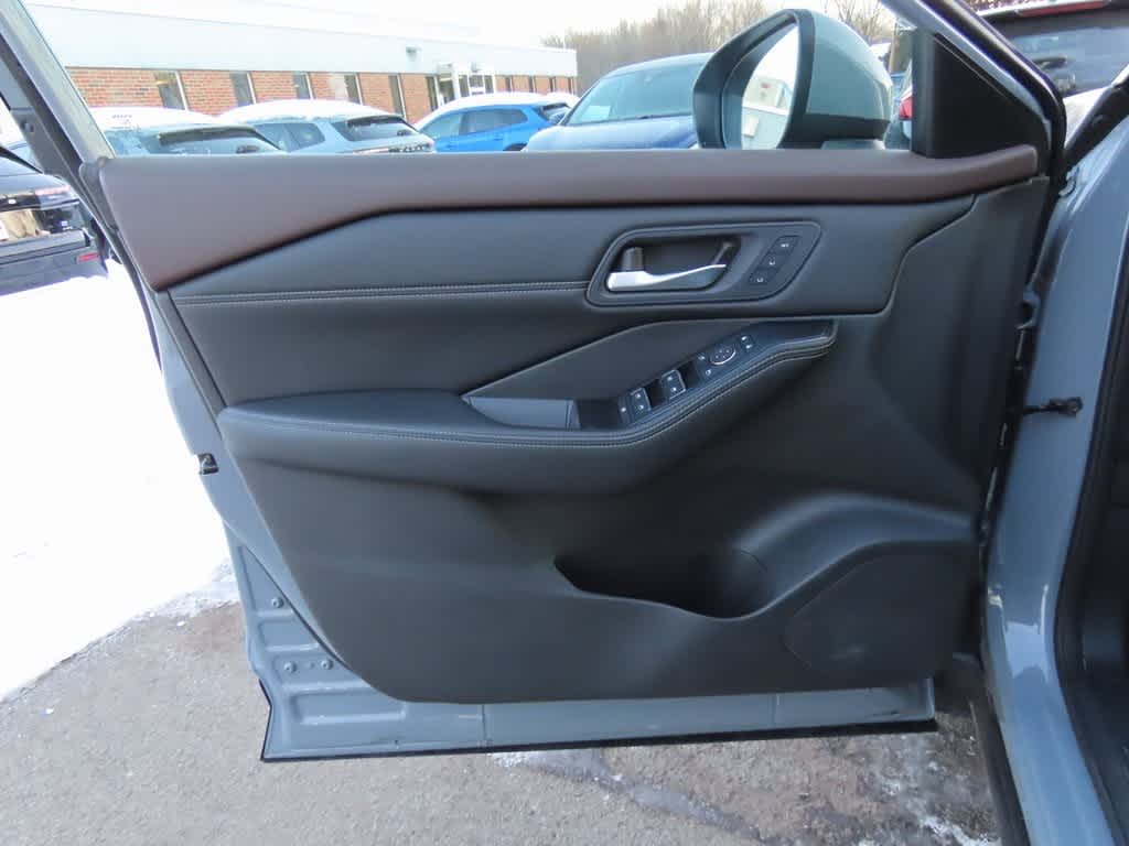 Thumbnail: 2023 Nissan Rogue - 17