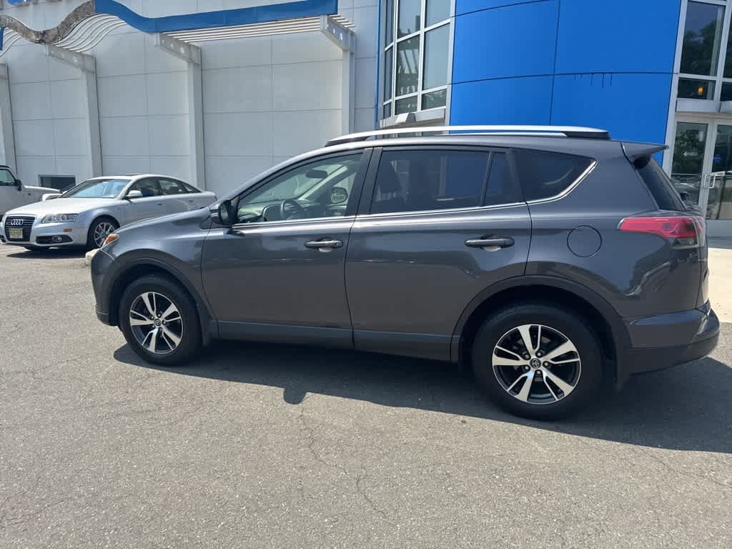 2018 Toyota RAV4 XLE 9