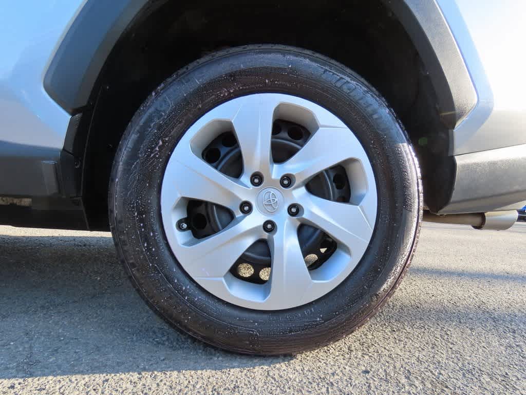 Thumbnail: 2022 Toyota RAV4 - 9