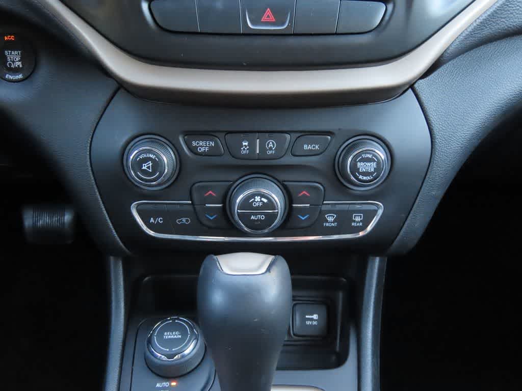 Thumbnail: 2015 Jeep Cherokee - 24