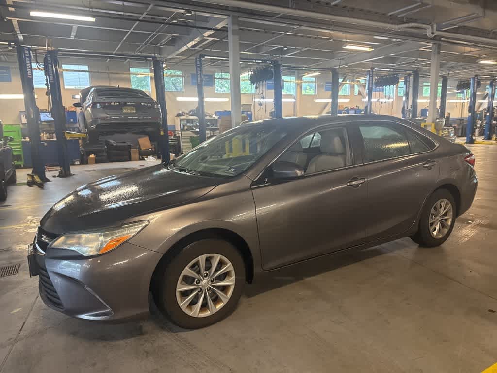 2016 Toyota Camry LE 2