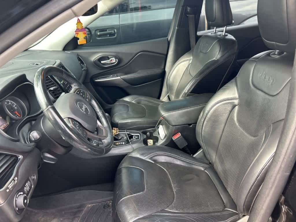 Thumbnail: 2019 Jeep Cherokee - 6