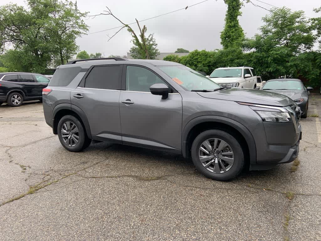 2022 Nissan Pathfinder SV 2