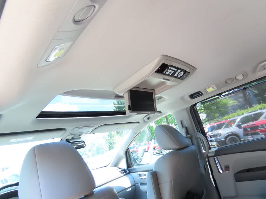 Thumbnail: 2015 Honda Odyssey - 16