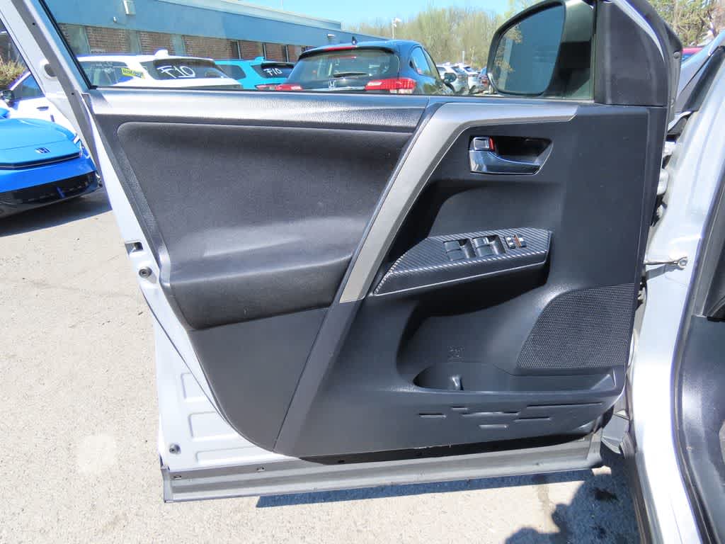 Thumbnail: 2015 Toyota RAV4 - 16