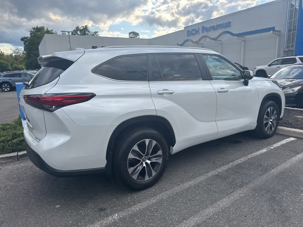 Thumbnail: 2023 Toyota Highlander - 5