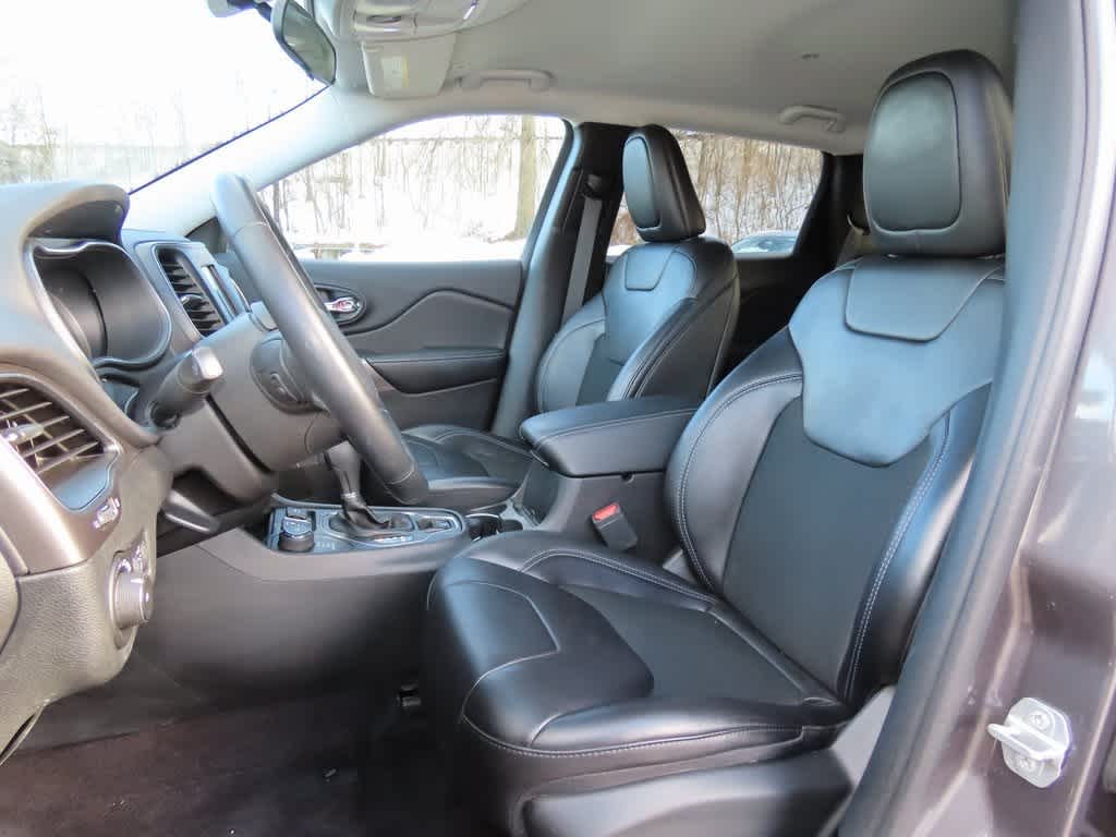 Thumbnail: 2019 Jeep Cherokee - 15