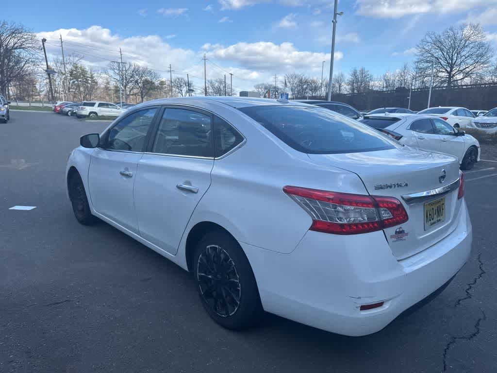 Thumbnail: 2015 Nissan Sentra - 16