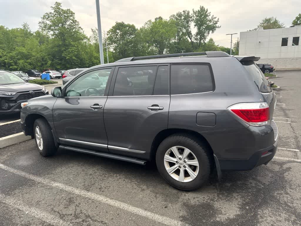 Thumbnail: 2013 Toyota Highlander - 29