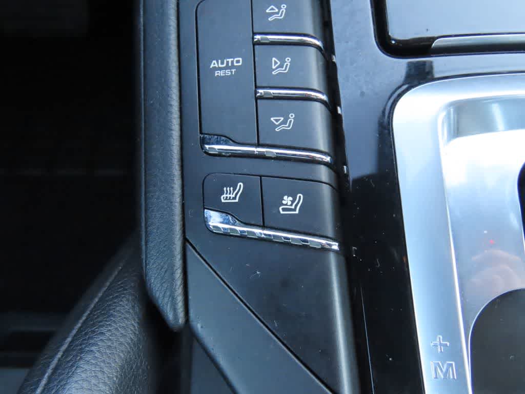 Thumbnail: 2012 Porsche Cayenne - 23